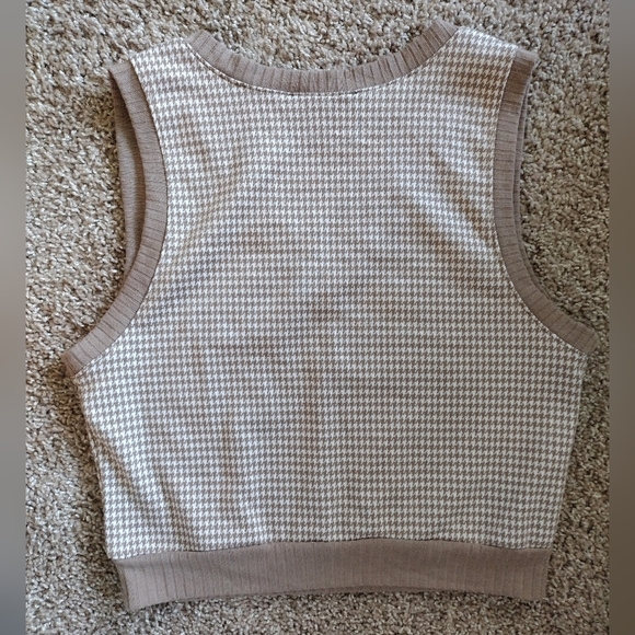 Mixed Threads Cropped Vest Top - Picture 7 of 11
